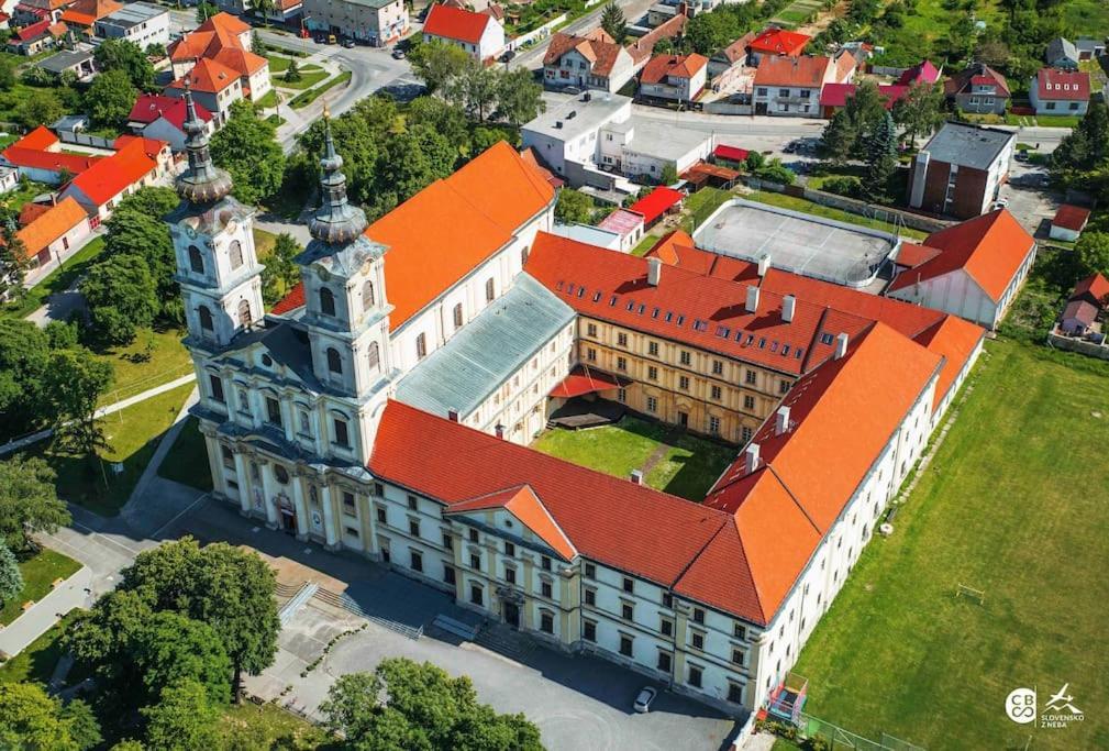 Romanticka Chalupka Na Polosamote Plavecky Peter Exterior foto
