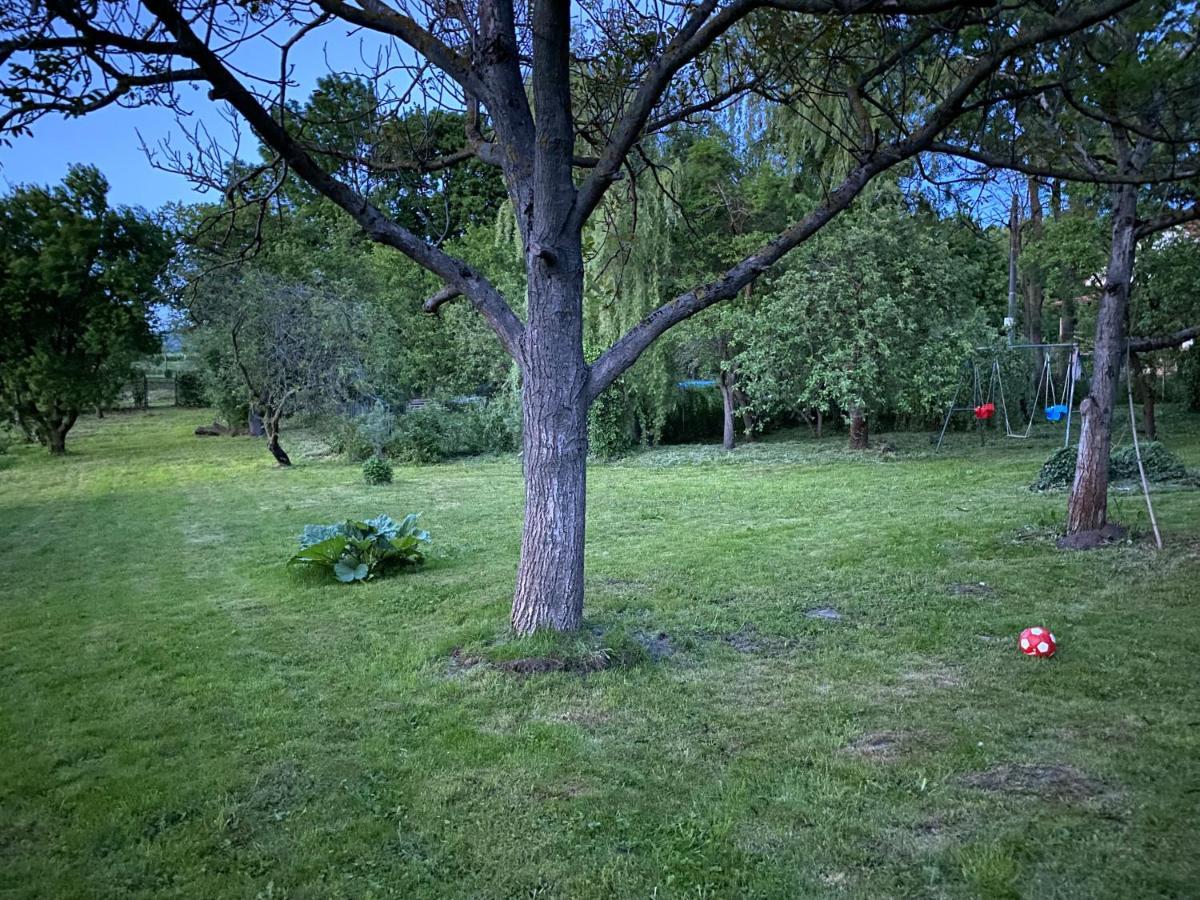 Romanticka Chalupka Na Polosamote Plavecky Peter Exterior foto