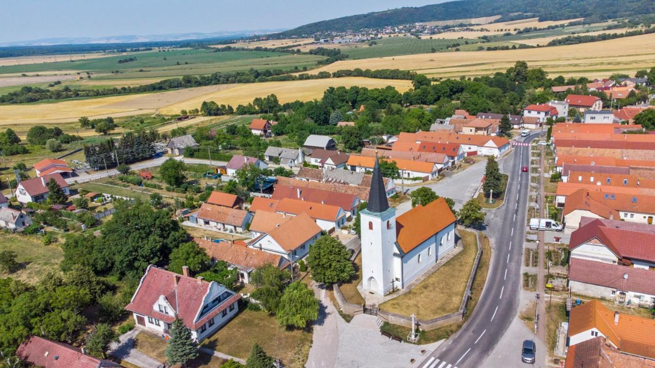 Romanticka Chalupka Na Polosamote Plavecky Peter Exterior foto