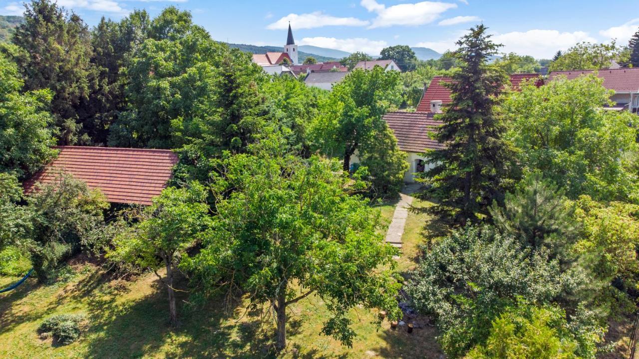 Romanticka Chalupka Na Polosamote Plavecky Peter Exterior foto