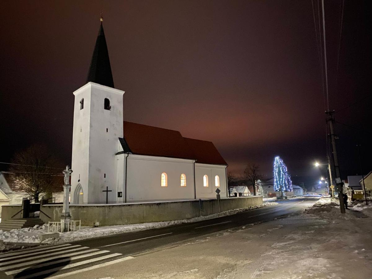 Romanticka Chalupka Na Polosamote Plavecky Peter Exterior foto
